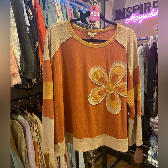 #029 Last one in Large! Easel FLOWER PATCH COLOR MIX TOP - Picture 7 of 8